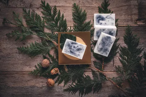 Zu Weihnachten mit selbstgemachten Seifen Freude schenken